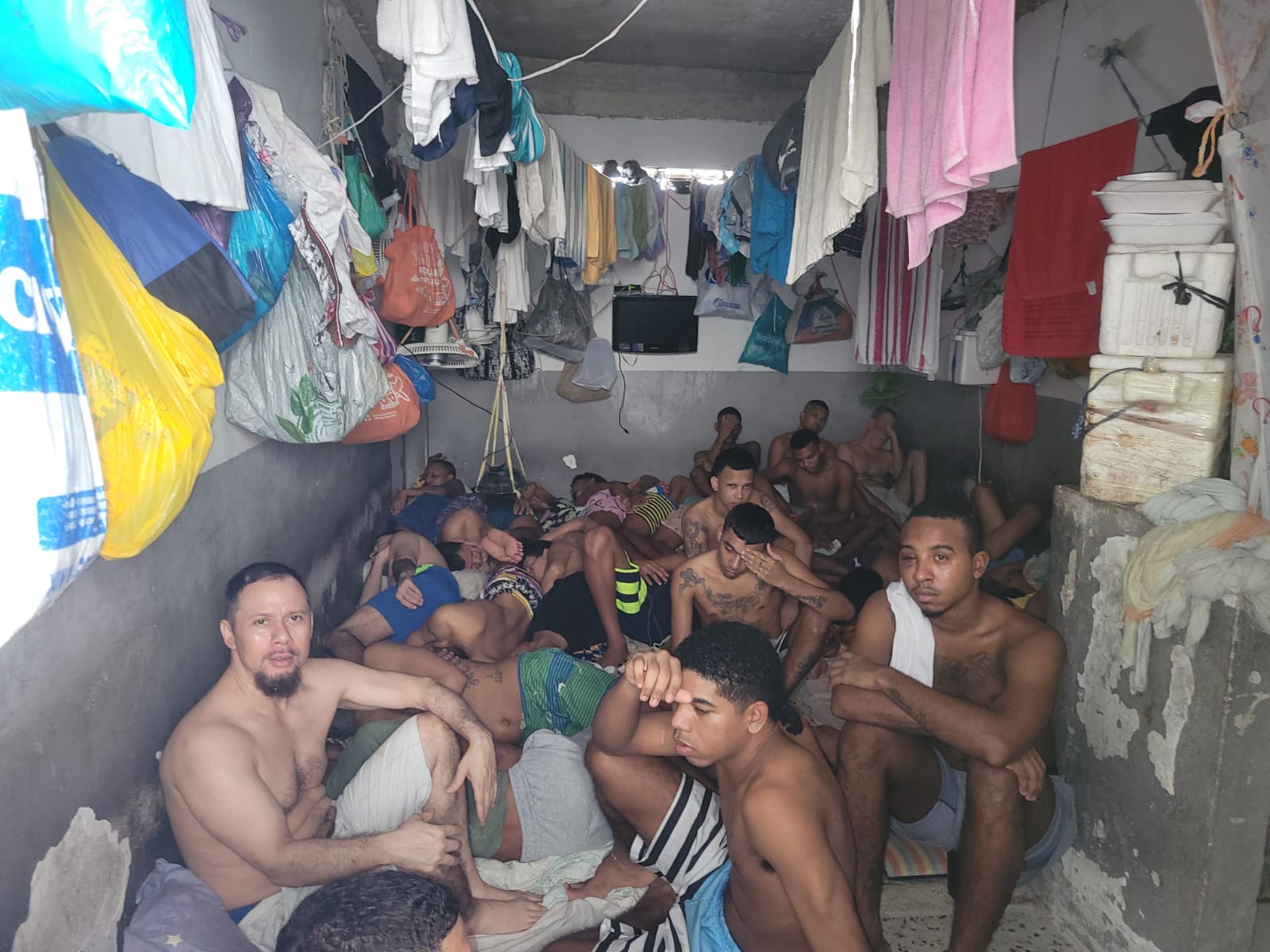 APERTURA DE INVESTIGACIÓN DISCIPLINARIA CONTRA LA SECRETARIA DEL INTERIOR, POR HACINAMIENTO Y DESATENCIÓN EN LAS CÁRCELES TRANSITORIAS